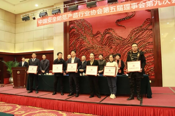 1577945820998552.jpg 640.webp (3).jpg